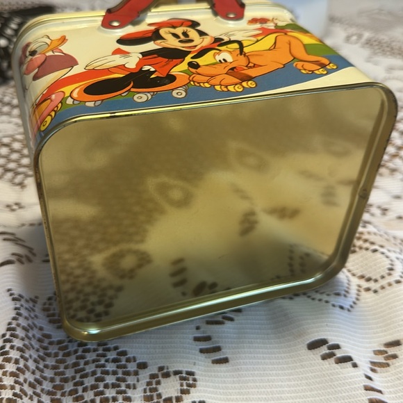 Walt Disney Skating Party Tin with handles - Picture 6 of 7